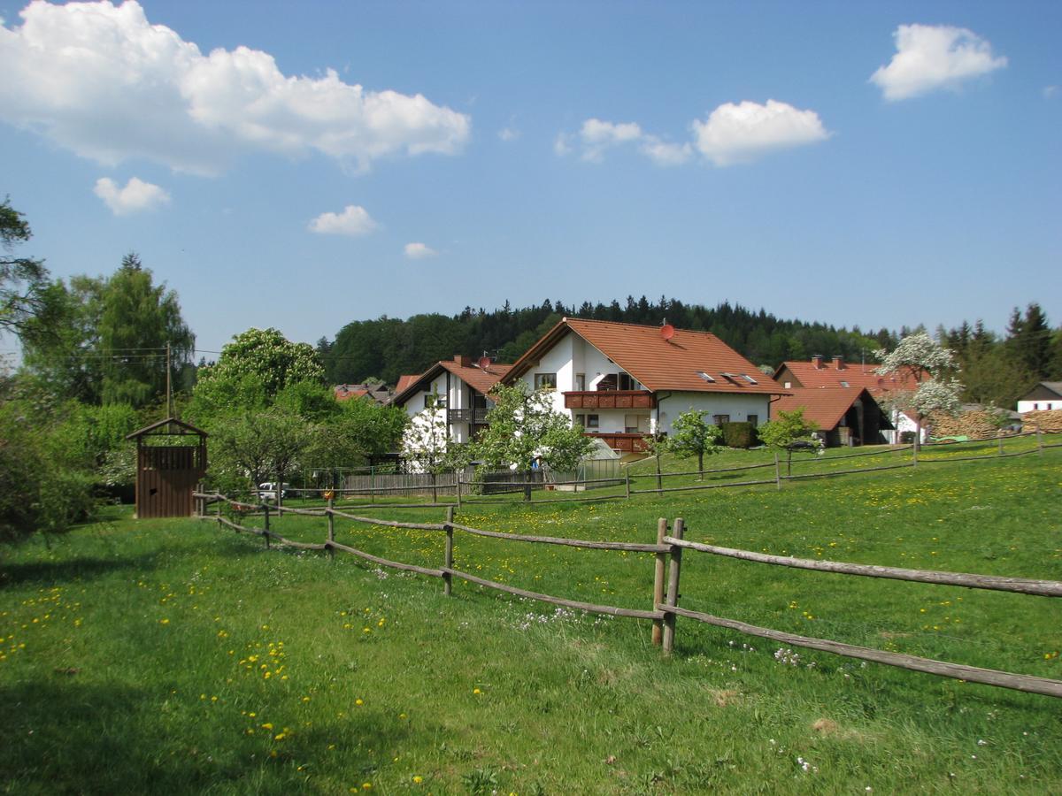 Gasthaus Und Ferienwohnungen Zum Engel 瓦尔德布伦 外观 照片
