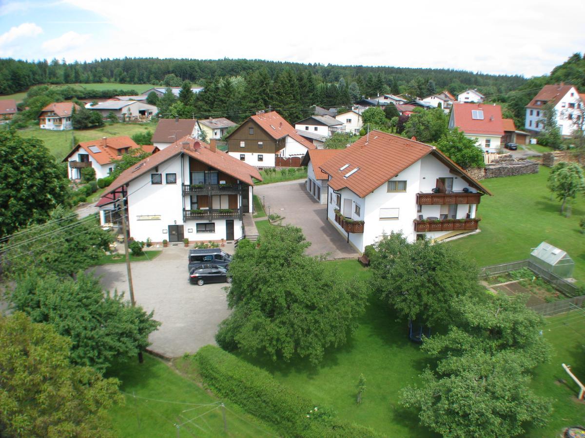 Gasthaus Und Ferienwohnungen Zum Engel 瓦尔德布伦 外观 照片